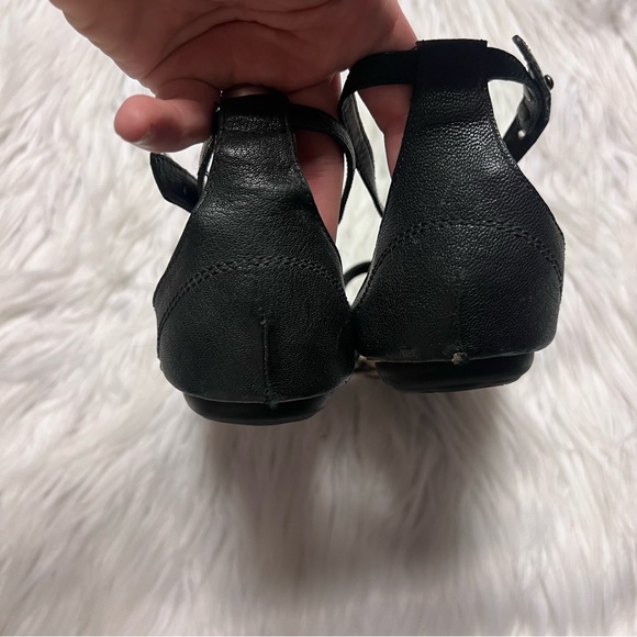 Patagonia leather cross strap leather sandals in black - Picture 4 of 8